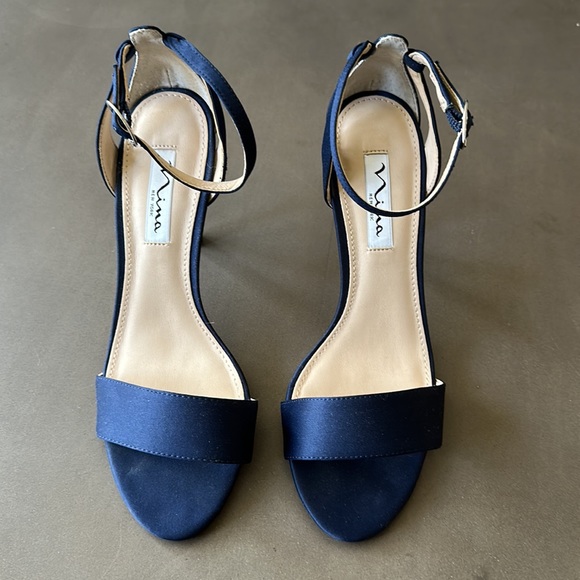 Navy blue satin heels by Nina - Picture 2 of 5